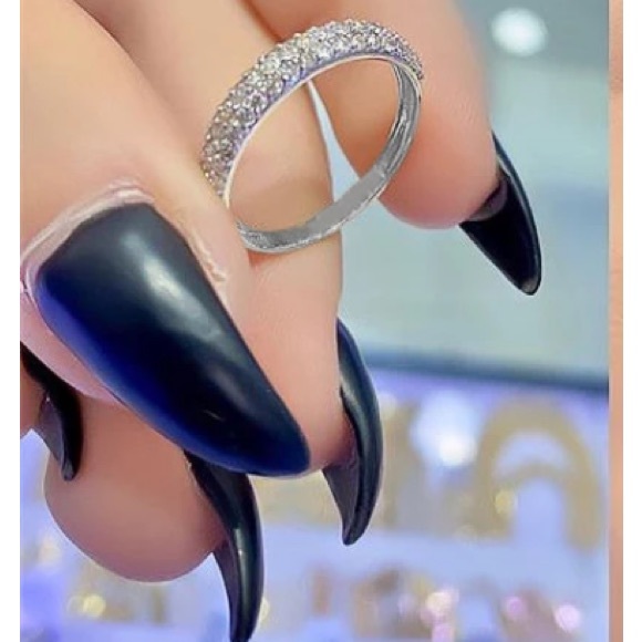 ❤️BEAUTIFUL LADIES SILVER BAND WITH AAA+ QUALITY ZIRCONIAS❤️SIZE 9 - Picture 6 of 7